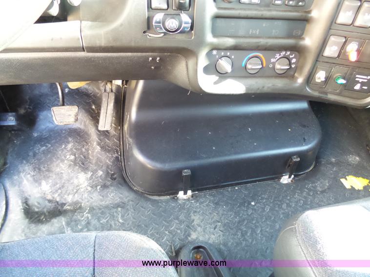 image for item K4291 2009 GMC C5500 Crew Cab truck