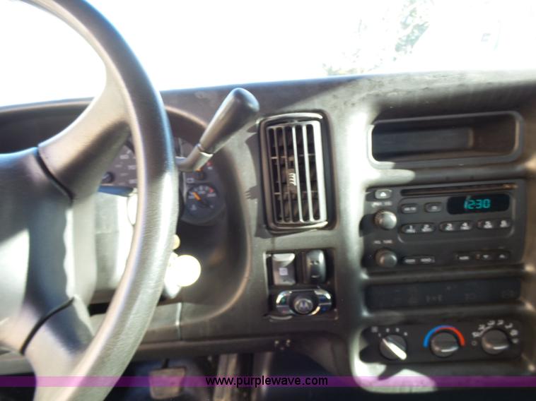 image for item K4291 2009 GMC C5500 Crew Cab truck