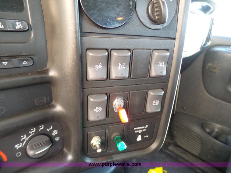 image for item K4291 2009 GMC C5500 Crew Cab truck