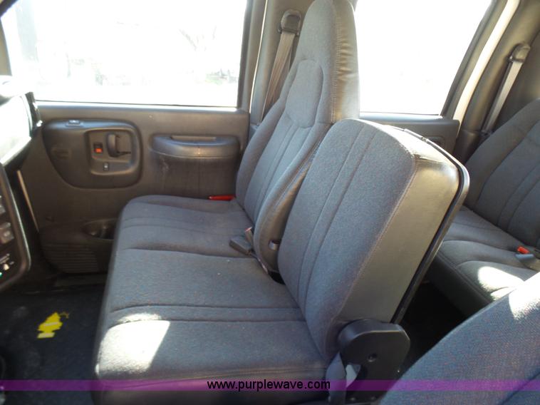 image for item K4291 2009 GMC C5500 Crew Cab truck