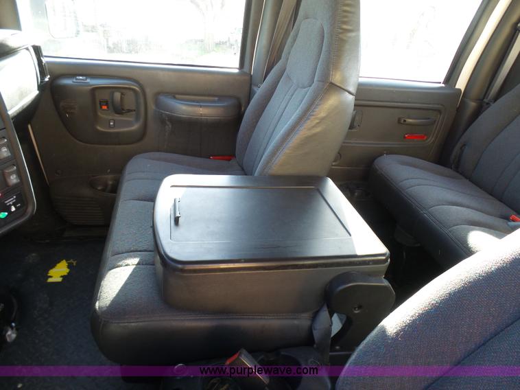 image for item K4291 2009 GMC C5500 Crew Cab truck