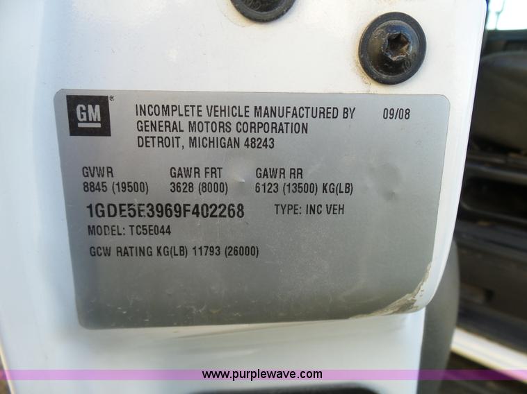 image for item K4291 2009 GMC C5500 Crew Cab truck