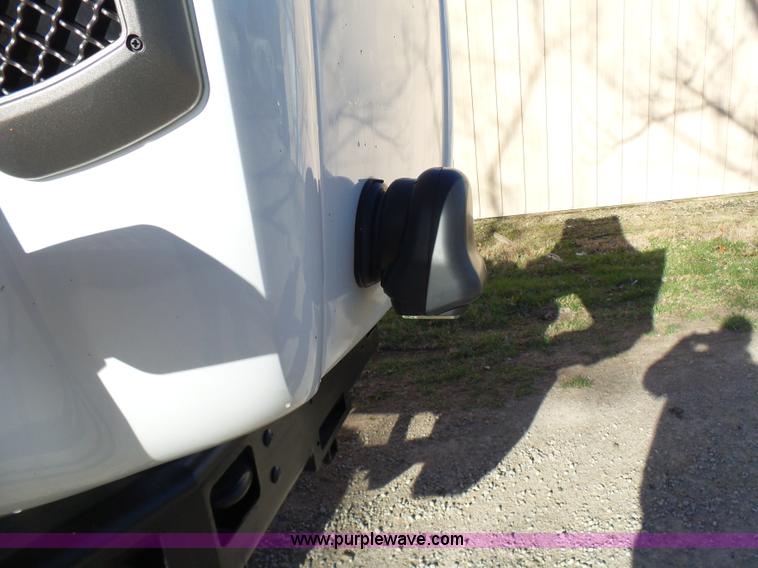 image for item K4291 2009 GMC C5500 Crew Cab truck