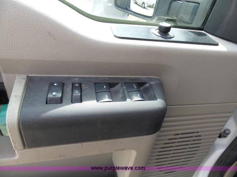 image for item K4303 2010 Ford F550 XLT Crew Cab flatbed truck