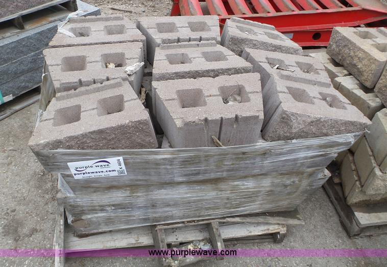 image for item K4604 Retaining wall block and cap