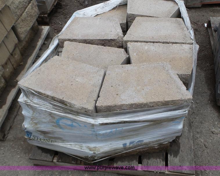 image for item K4604 Retaining wall block and cap