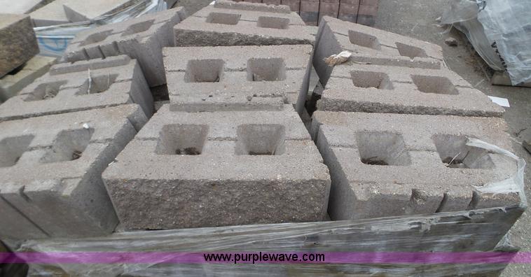 image for item K4604 Retaining wall block and cap