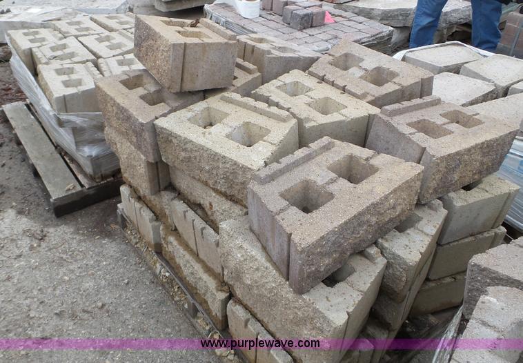 image for item K4604 Retaining wall block and cap