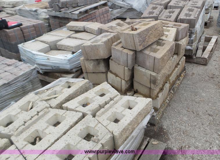 image for item K4604 Retaining wall block and cap