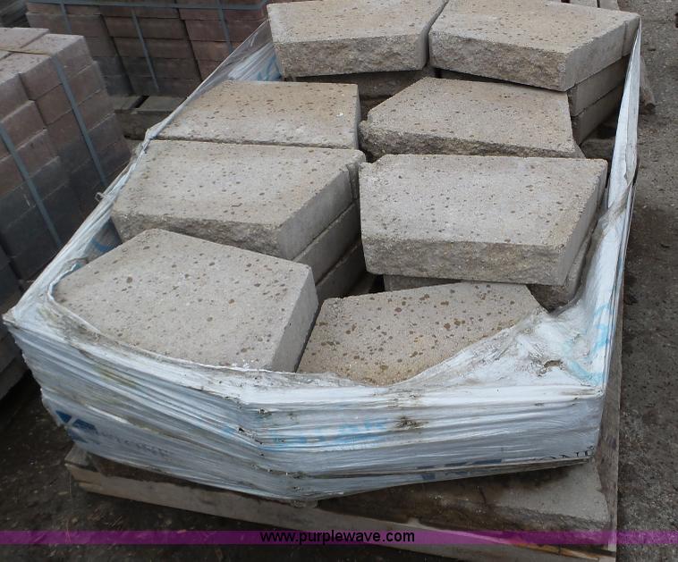 image for item K4604 Retaining wall block and cap