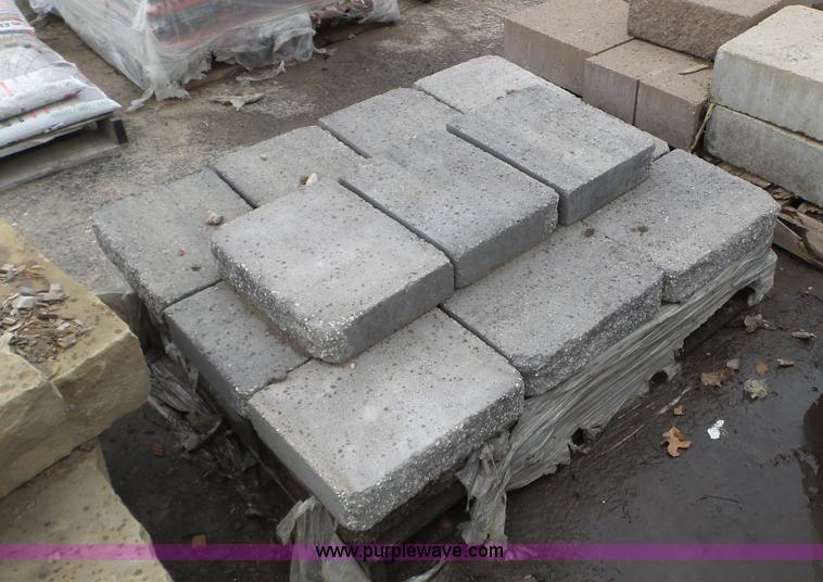 image for item K4604 Retaining wall block and cap