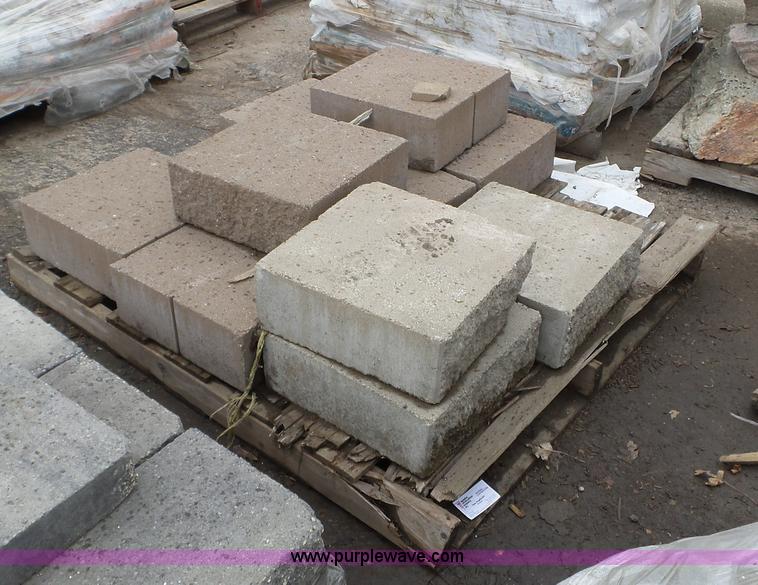 image for item K4604 Retaining wall block and cap