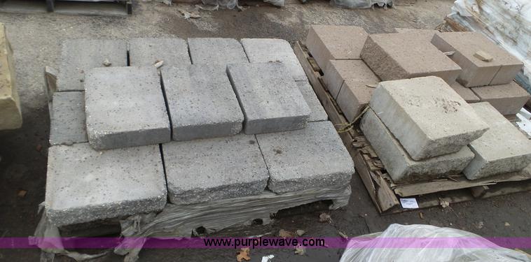 image for item K4604 Retaining wall block and cap