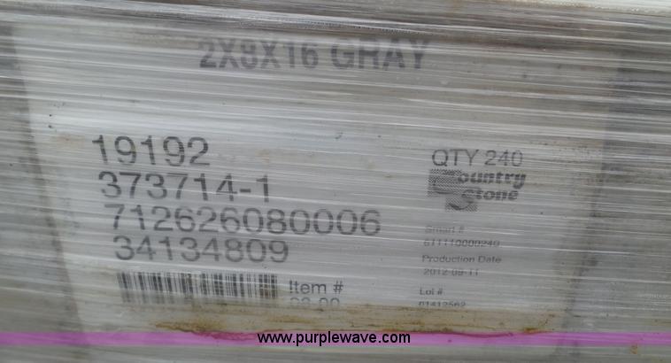 image for item K4616 Approximately 1,500 pieces of patio blocks