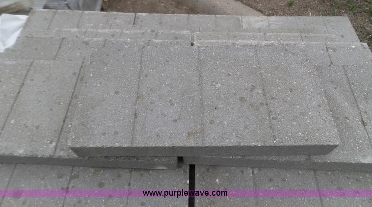 image for item K4616 Approximately 1,500 pieces of patio blocks