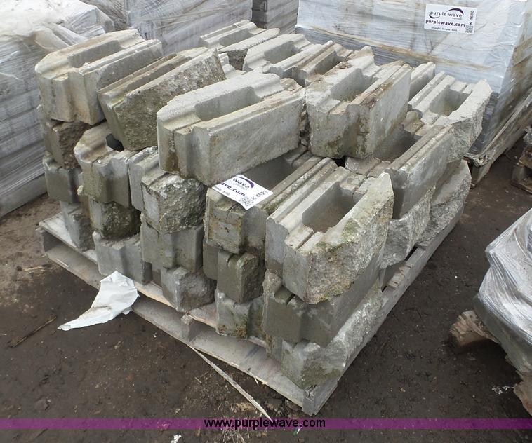 image for item K4623 Retaining wall blocks