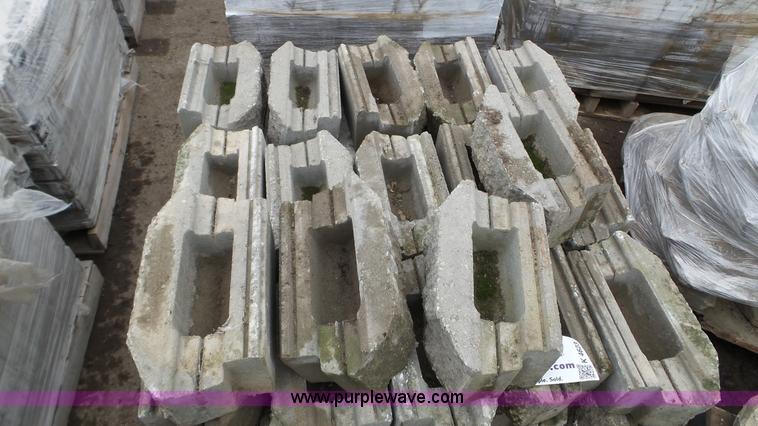 image for item K4623 Retaining wall blocks