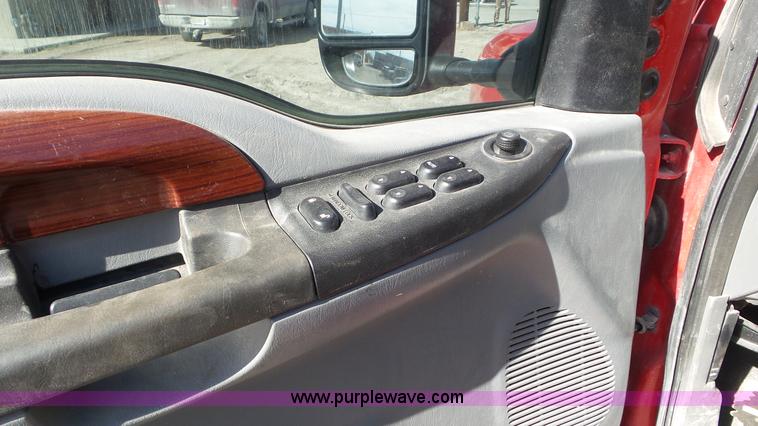 image for item K6838 2006 Ford F250 Super Duty Crew Cab pickup truck