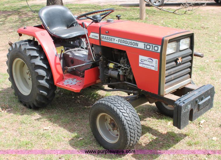 image for item K8995 1990 Massey-Ferguson 1010 Series 2961 tractor