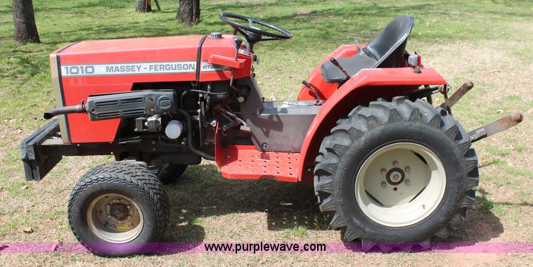 image for item K8995 1990 Massey-Ferguson 1010 Series 2961 tractor