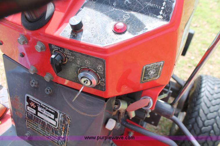 image for item K8995 1990 Massey-Ferguson 1010 Series 2961 tractor