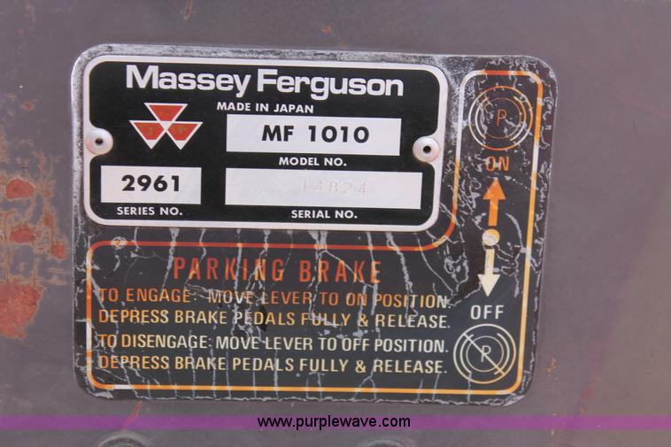 image for item K8995 1990 Massey-Ferguson 1010 Series 2961 tractor
