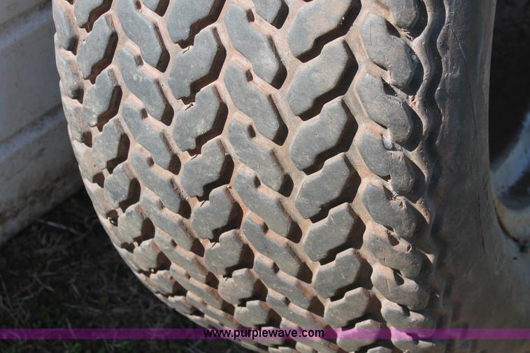 image for item K8995 1990 Massey-Ferguson 1010 Series 2961 tractor