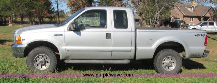 image for item L5314 2000 Ford F250 Super Duty XLT SuperCab pickup truck