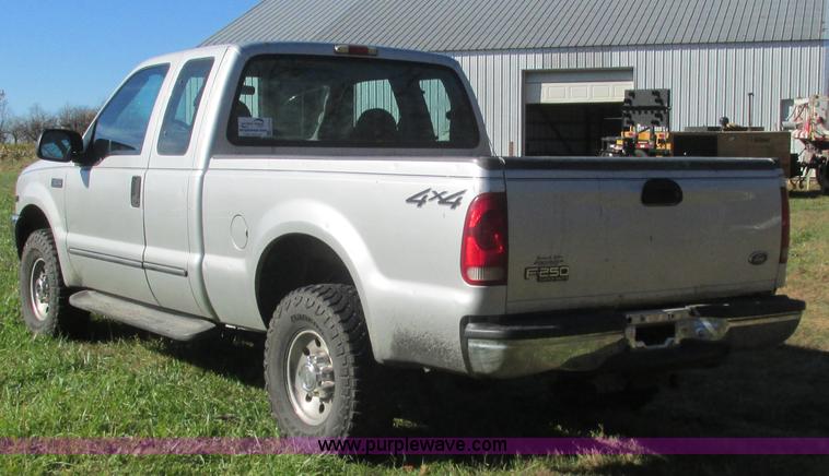 image for item L5314 2000 Ford F250 Super Duty XLT SuperCab pickup truck