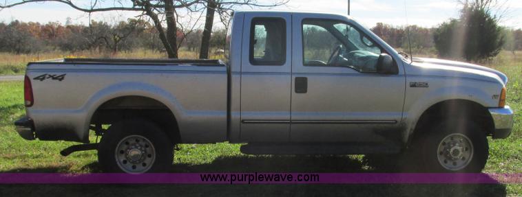 image for item L5314 2000 Ford F250 Super Duty XLT SuperCab pickup truck