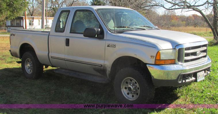 image for item L5314 2000 Ford F250 Super Duty XLT SuperCab pickup truck