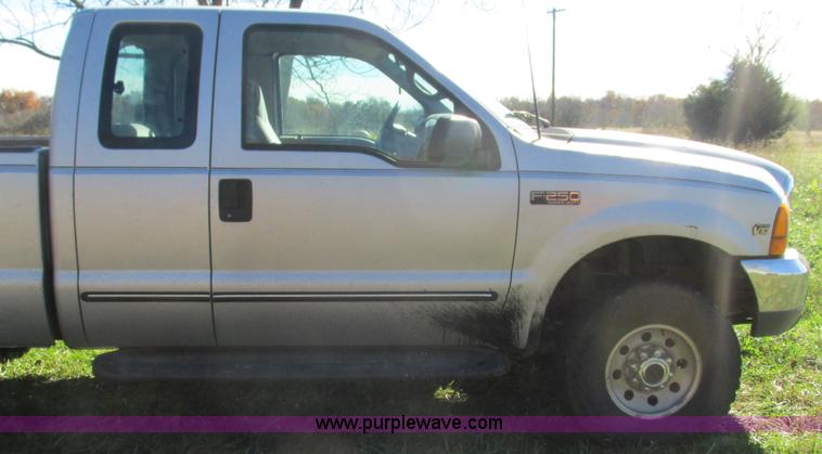 image for item L5314 2000 Ford F250 Super Duty XLT SuperCab pickup truck