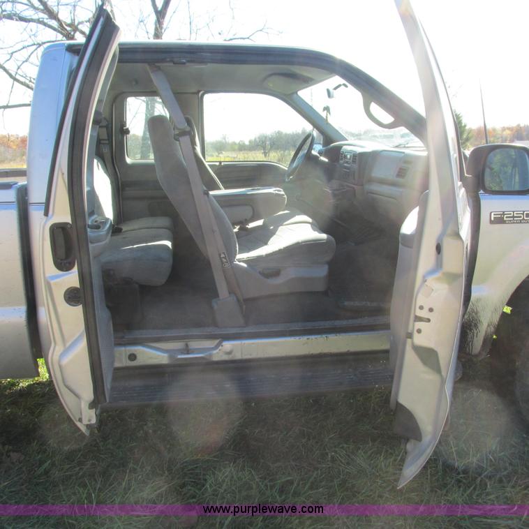 image for item L5314 2000 Ford F250 Super Duty XLT SuperCab pickup truck