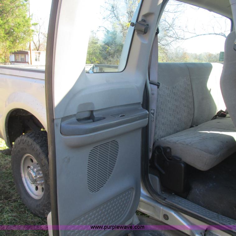 image for item L5314 2000 Ford F250 Super Duty XLT SuperCab pickup truck