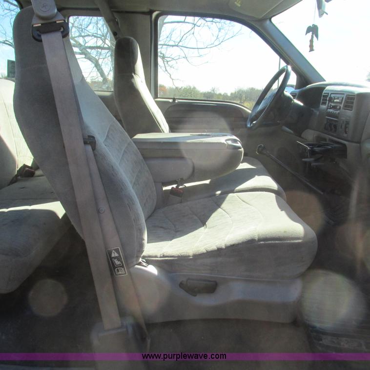 image for item L5314 2000 Ford F250 Super Duty XLT SuperCab pickup truck