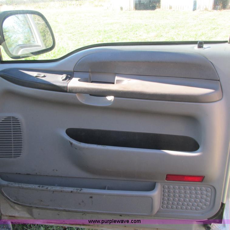 image for item L5314 2000 Ford F250 Super Duty XLT SuperCab pickup truck