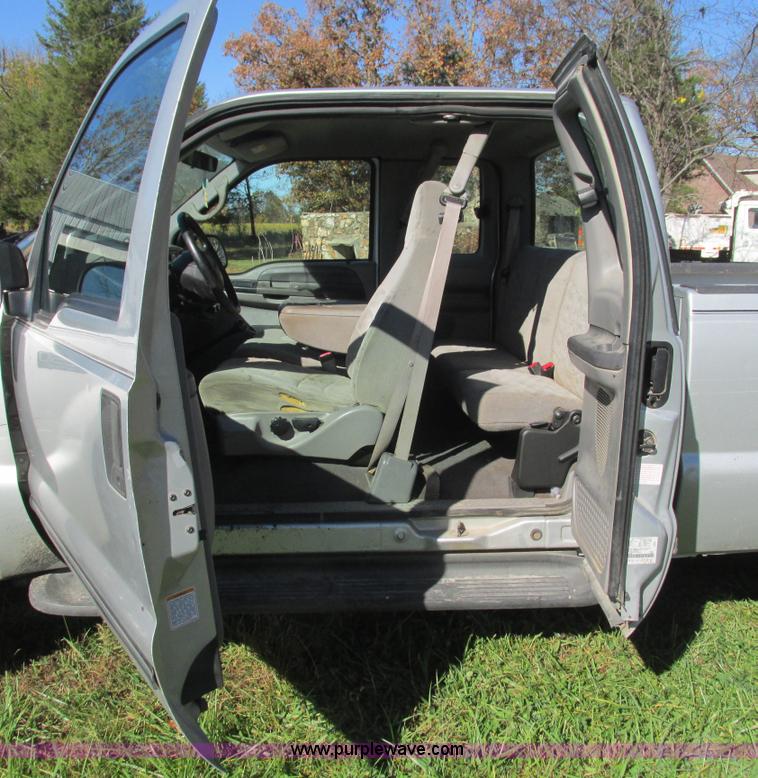 image for item L5314 2000 Ford F250 Super Duty XLT SuperCab pickup truck