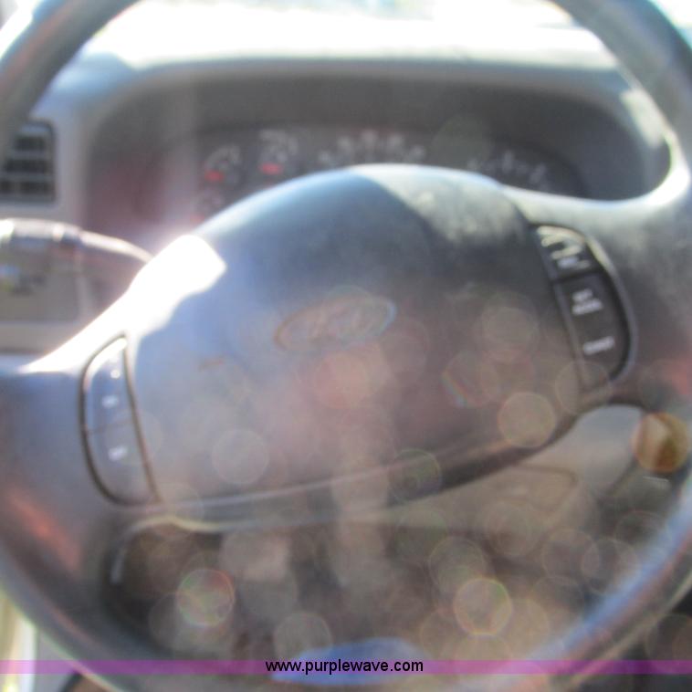 image for item L5314 2000 Ford F250 Super Duty XLT SuperCab pickup truck