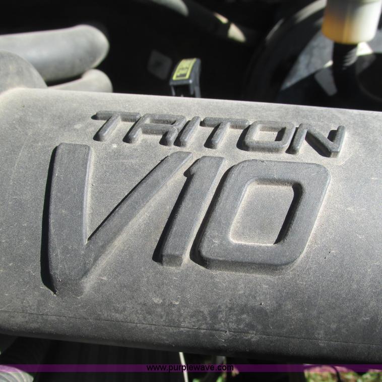 image for item L5314 2000 Ford F250 Super Duty XLT SuperCab pickup truck