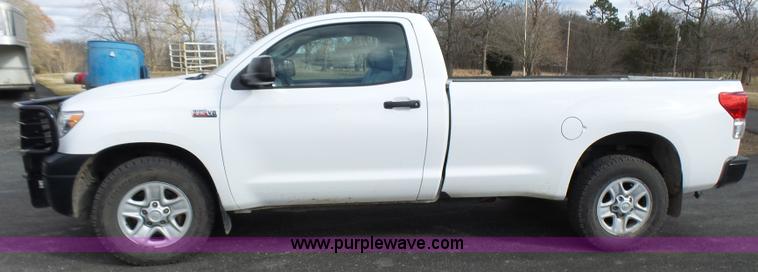 image for item L5403 2010 Toyota Tundra pickup truck