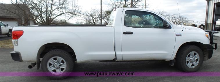 image for item L5403 2010 Toyota Tundra pickup truck