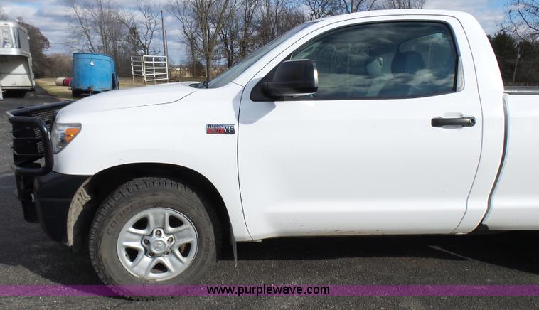 image for item L5403 2010 Toyota Tundra pickup truck