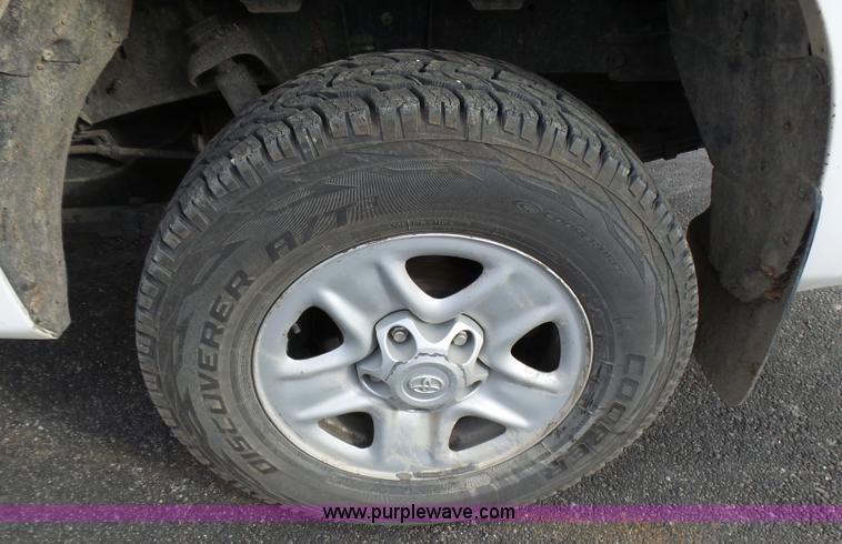 image for item L5403 2010 Toyota Tundra pickup truck