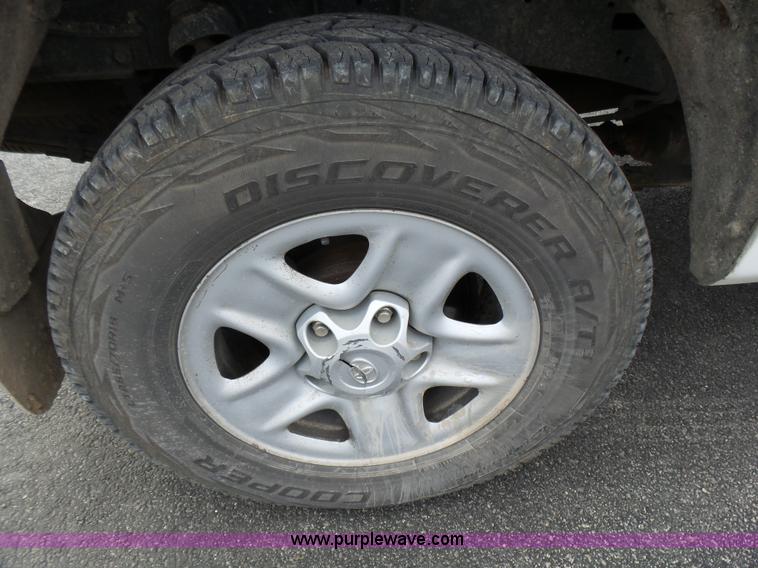 image for item L5403 2010 Toyota Tundra pickup truck