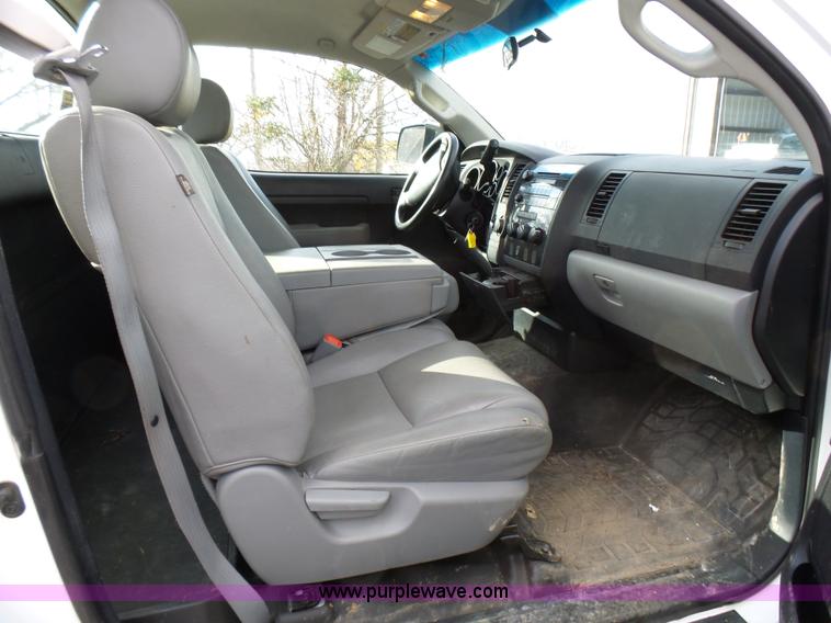 image for item L5403 2010 Toyota Tundra pickup truck