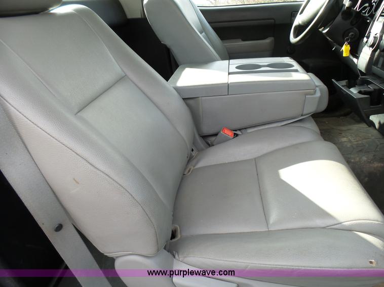 image for item L5403 2010 Toyota Tundra pickup truck