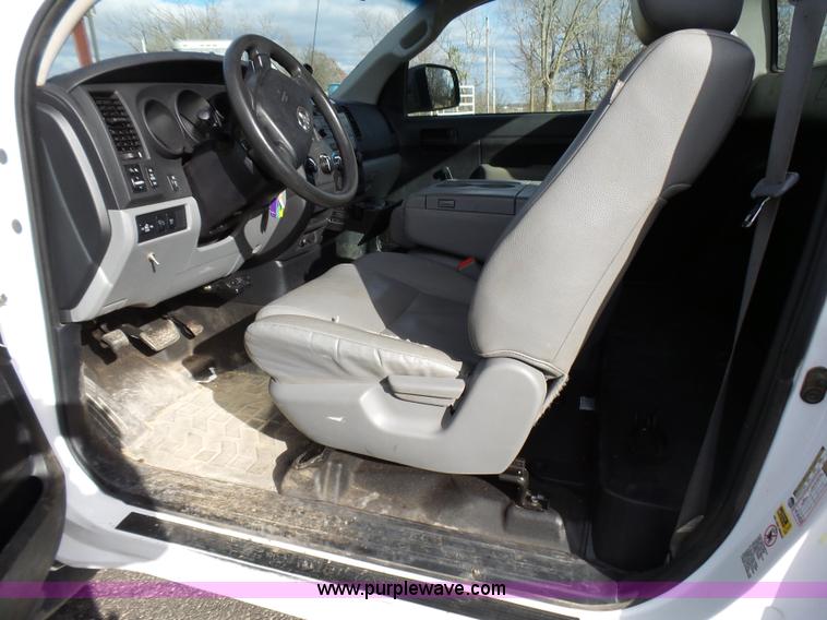 image for item L5403 2010 Toyota Tundra pickup truck