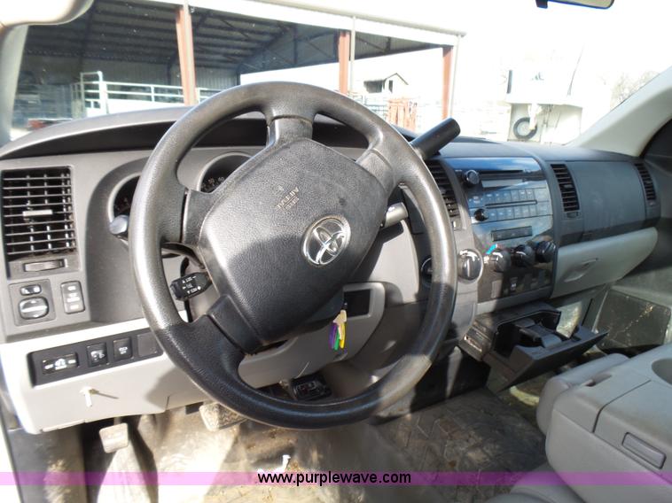 image for item L5403 2010 Toyota Tundra pickup truck