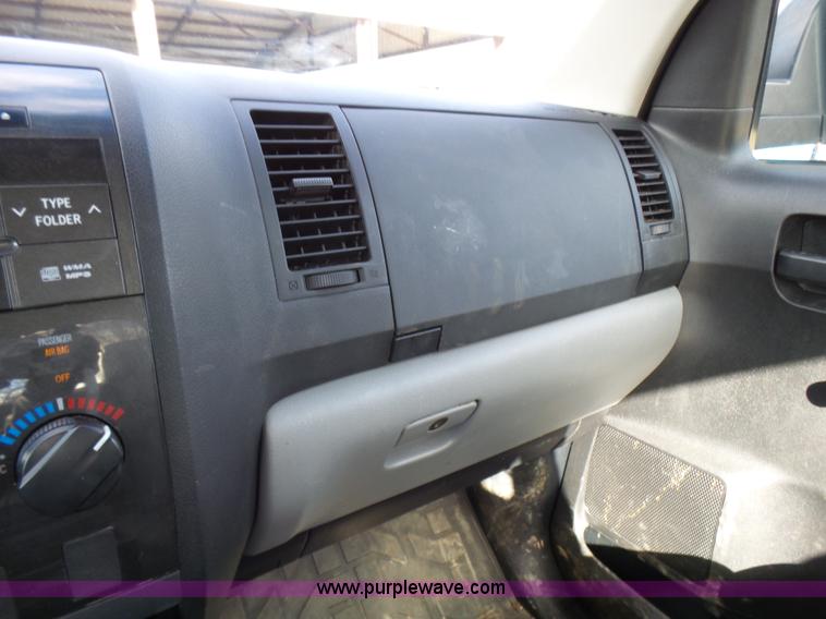 image for item L5403 2010 Toyota Tundra pickup truck