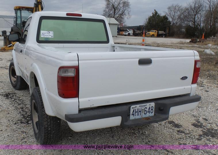 image for item L5429 2003 Ford Ranger pickup truck